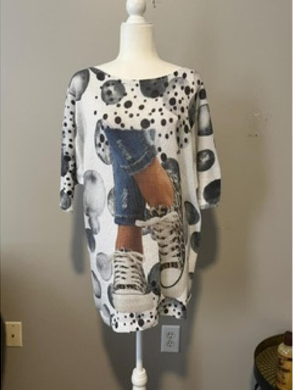 Blanco de Ibiza by Isabel Tavares Graphic Print Knit Dress with Sneakers Design